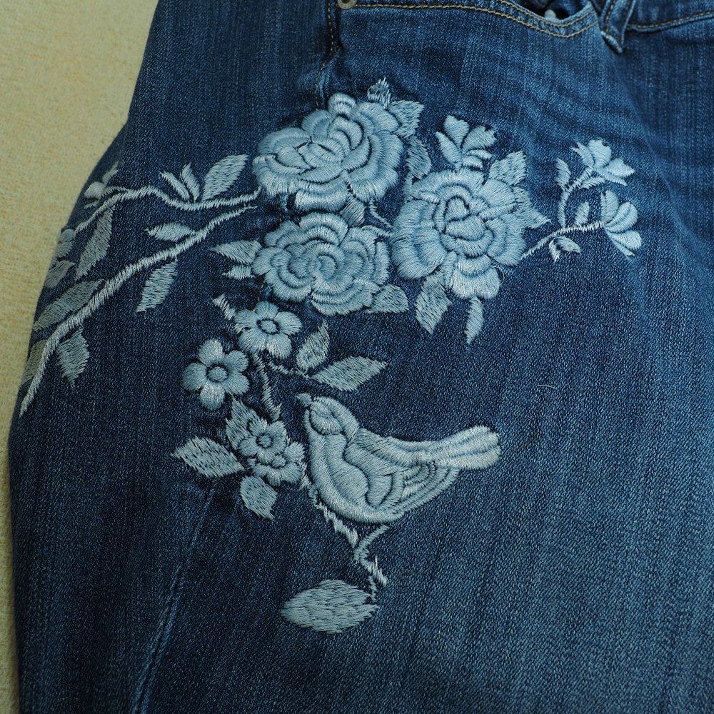 Torrid Vintage Premium Embroidered Jeans. Sz. 18R